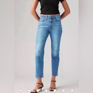 Levis| Wedgie Straight Classic Blue Denim Jeans